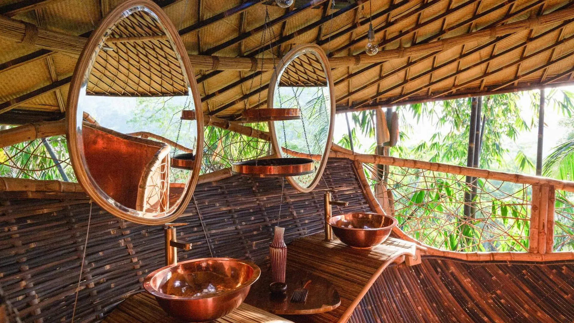 Bambu Indah Resort Ubud 5*,