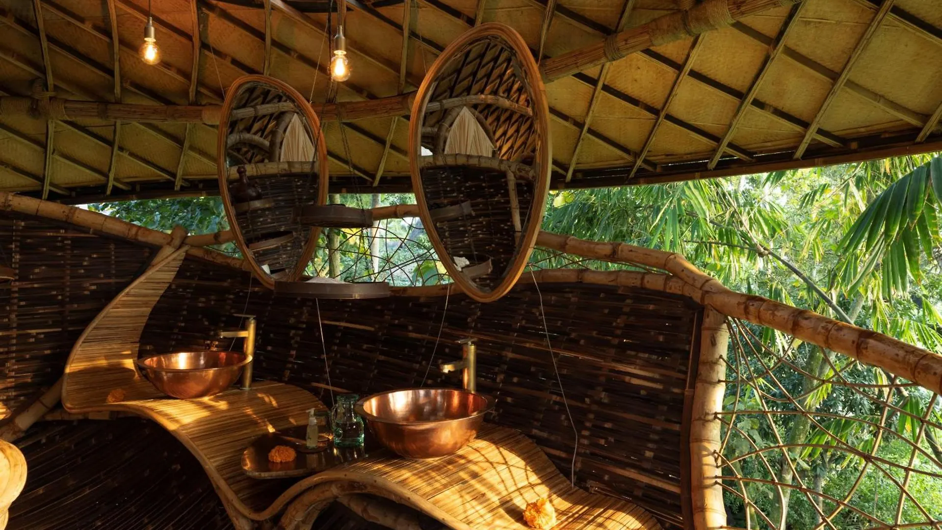 Bambu Indah Resort Ubud 5*,